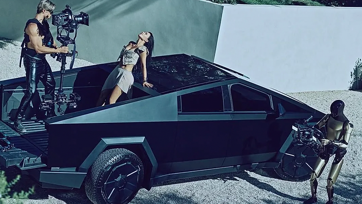 Kim-Kardashian-posing-on-a-Tesla-Cybertruck.